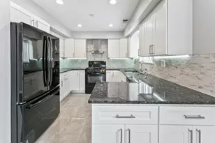 676 Rosner Dr, Roselle, IL 60172 - Photo 7