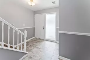 676 Rosner Dr, Roselle, IL 60172 - Photo 3