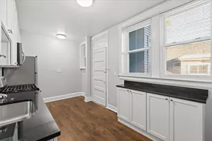 2520 W Belle Plaine Ave, Chicago, IL 60618 - Photo 3