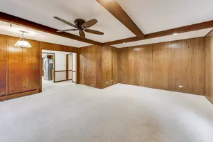 1040 S Linneman Rd, Mount Prospect, IL 60056 - Photo 13