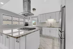 7943 W 97th Pl, Hickory Hills, IL 60457 - Photo 9