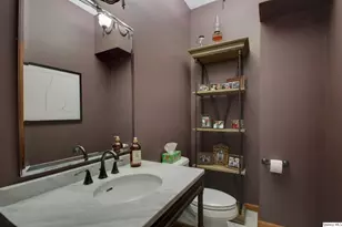 5585 Woodcrest Dr, Quincy, IL 62305 - Photo 9