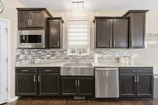 931 S Carly Cir, Yorkville, IL 60560 - Photo 11