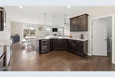 931 S Carly Circle, Yorkville, IL 60560 - Photo 9