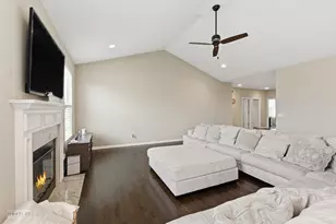 931 S Carly Cir, Yorkville, IL 60560 - Photo 13