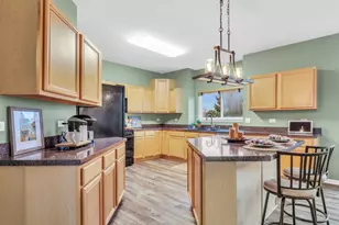 77 Bridlepath Dr, Lindenhurst, IL 60046 - Photo 15