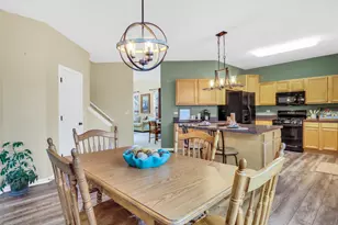 77 Bridlepath Dr, Lindenhurst, IL 60046 - Photo 13