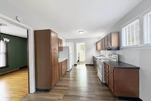 1241 W Pleasant St, Freeport, IL 61032 - Photo 5