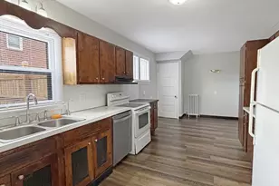 1241 W Pleasant St, Freeport, IL 61032 - Photo 7