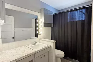 1241 W Pleasant St, Freeport, IL 61032 - Photo 15