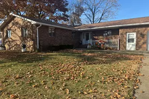 21 Colonial Dr, Clifton, IL 61727 - Photo 7