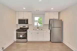 241 S Small Ave, Kankakee, IL 60901 - Photo 9