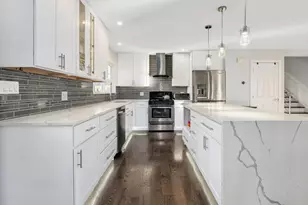 325 W Park Ave, Wheaton, IL 60189 - Photo 9