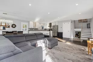 325 W Park Ave, Wheaton, IL 60189 - Photo 5