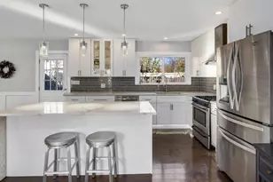 325 W Park Ave, Wheaton, IL 60189 - Photo 7