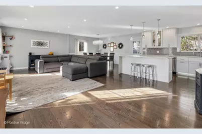 325 W Park Avenue, Wheaton, IL 60189 - Photo 3