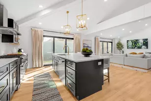 2S709 Ave Chateaux Dr, Oak Brook, IL 60523 - Photo 5