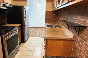 8 Oak Creek Dr, Buffalo Grove, IL 60089 - Photo 7