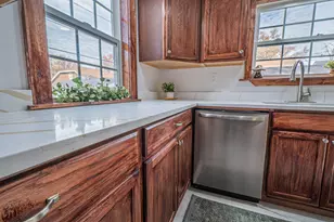 504 S Kreitzer Ave, Bloomington, IL 61701 - Photo 11