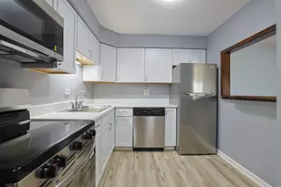 1111 Pleasant Run Dr, Wheeling, IL 60090 - Photo 13