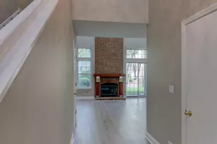 195 Island Ct, Schaumburg, IL 60193 - Photo 3