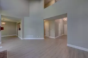 195 Island Ct, Schaumburg, IL 60193 - Photo 5