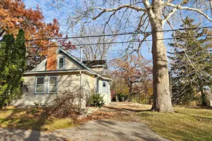 432 Northwest St, Utica, IL 61373 - Photo 1