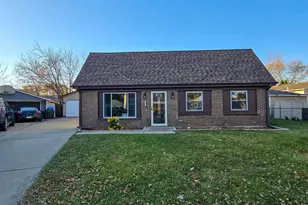 728 Hawthorne Ct, Bolingbrook, IL 60440 - Photo 1