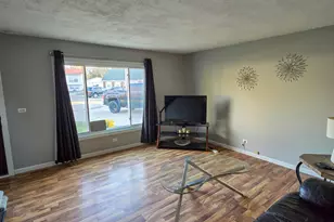 728 Hawthorne Ct, Bolingbrook, IL 60440 - Photo 5