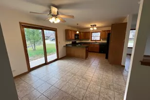 905 Randall Ct, Marengo, IL 60152 - Photo 9