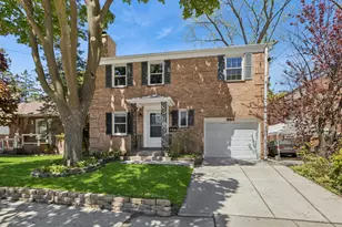 887 Deerfield Rd, Highland Park, IL 60035 - Photo 1