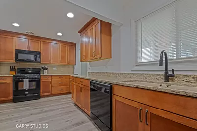 730 Ashley Court, Hoffman Estates, IL 60169 - Photo 5