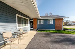 730 Ashley Ct, Hoffman Estates, IL 60169 - Photo 3