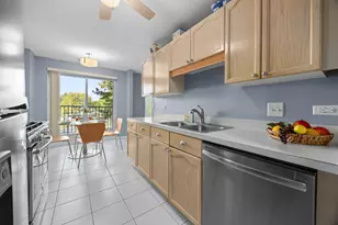 815 Leicester Rd, Elk Grove Village, IL 60007 - Photo 7