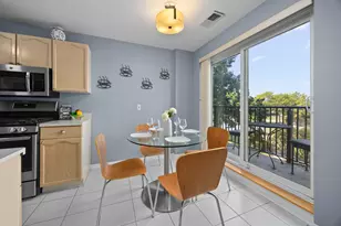 815 Leicester Rd, Elk Grove Village, IL 60007 - Photo 9