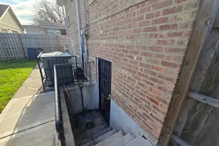 8955 S Cornell Ave, Chicago, IL 60617 - Photo 31