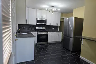 8955 S Cornell Ave, Chicago, IL 60617 - Photo 9