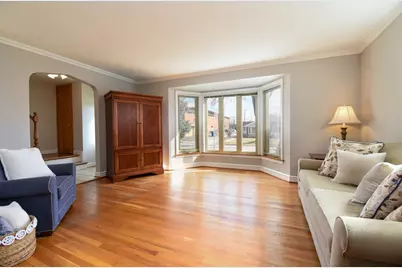 6 S Wa Pella Avenue, Mount Prospect, IL 60056 - Photo 3