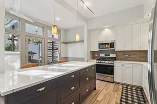 1027 W Newport Ave, Chicago, IL 60657 - Photo 13