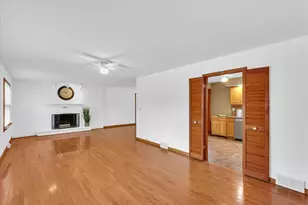 617 W John St, Champaign, IL 61820 - Photo 5