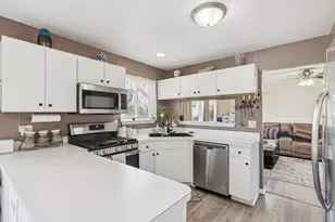 1290 E Fox Chase Dr, Round Lake Beach, IL 60073 - Photo 15