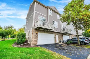 1090 Maubert Ct, Carol Stream, IL 60188 - Photo 3