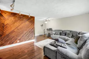 706 E Shabonee Trail, Mount Prospect, IL 60056 - Photo 9