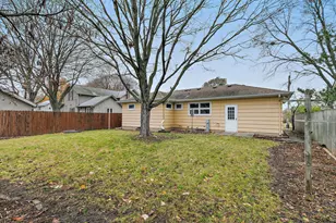 2 Adams St, East Dundee, IL 60118 - Photo 25