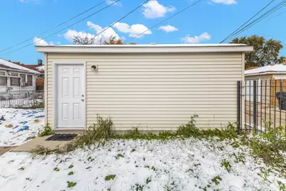 10211 S Yale Avenue, Chicago, IL 60628 - Photo 23