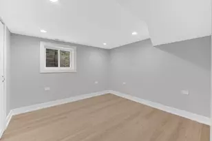 4721 W Warwick Ave, Chicago, IL 60641 - Photo 31