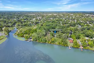 68 E Lakeview Ave, Round Lake Beach, IL 60073 - Photo 3