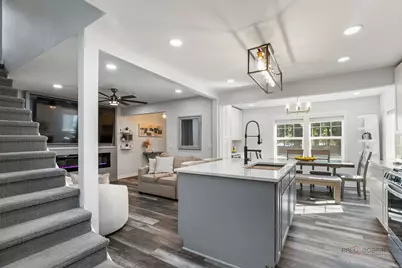 68 E Lakeview Avenue, Round Lake Beach, IL 60073 - Photo 15