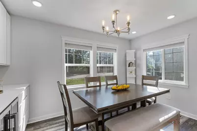 68 E Lakeview Avenue, Round Lake Beach, IL 60073 - Photo 11