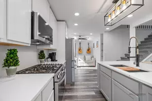 68 E Lakeview Ave, Round Lake Beach, IL 60073 - Photo 9